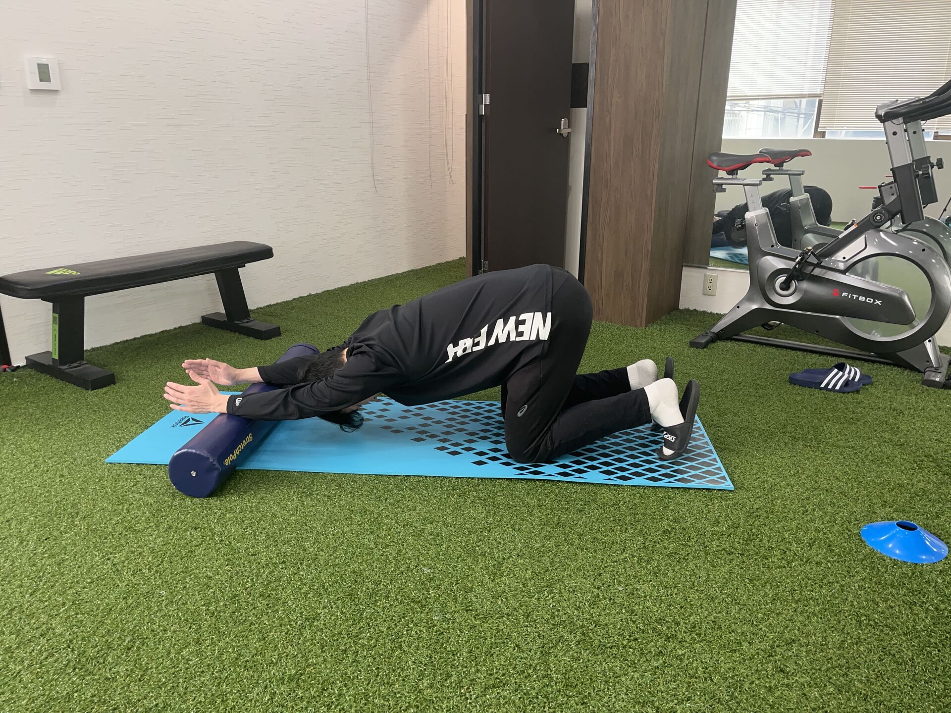 背中をほぐす